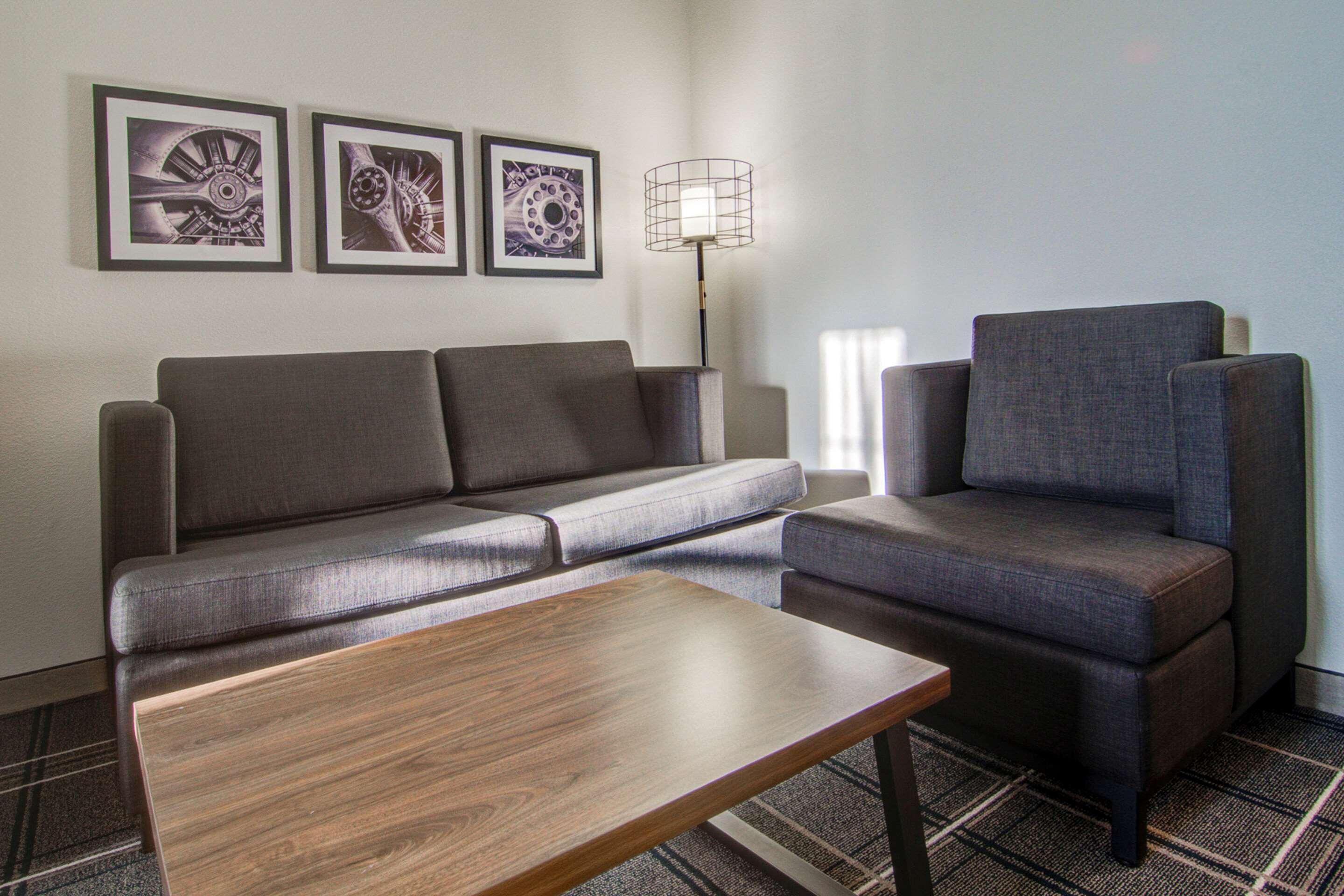 Comfort Suites Newport News Airport Exteriör bild