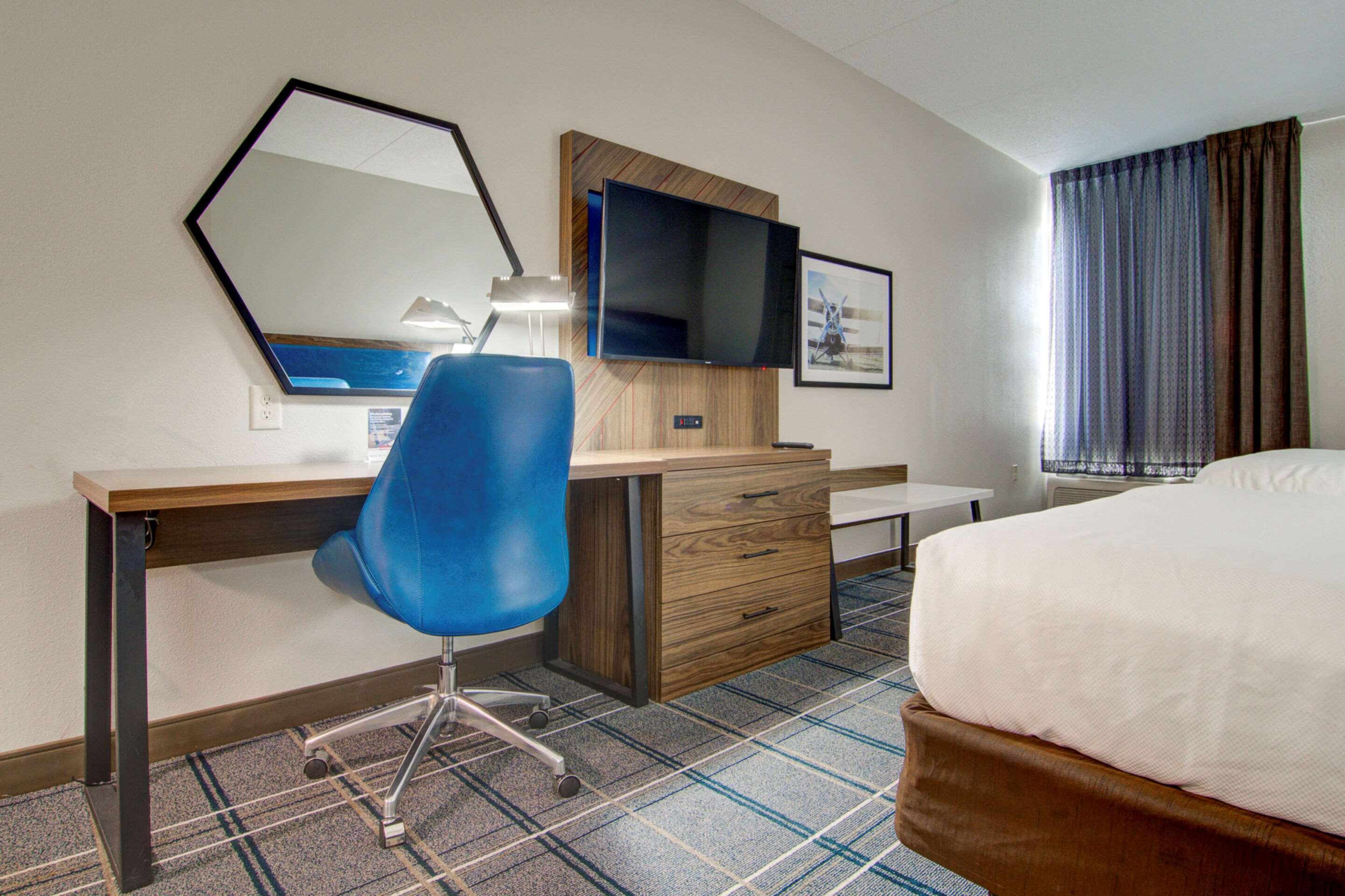Comfort Suites Newport News Airport Exteriör bild
