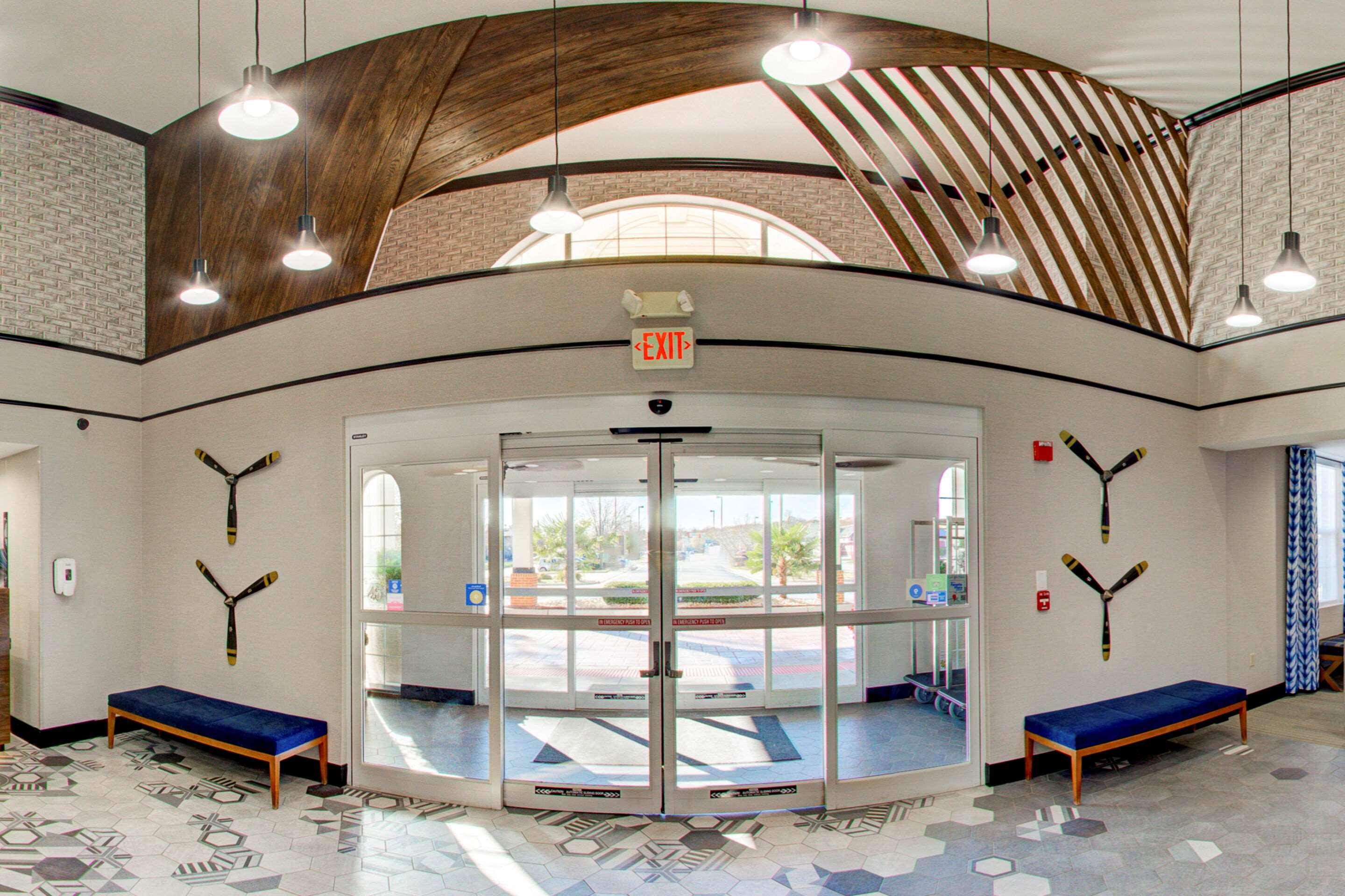 Comfort Suites Newport News Airport Exteriör bild