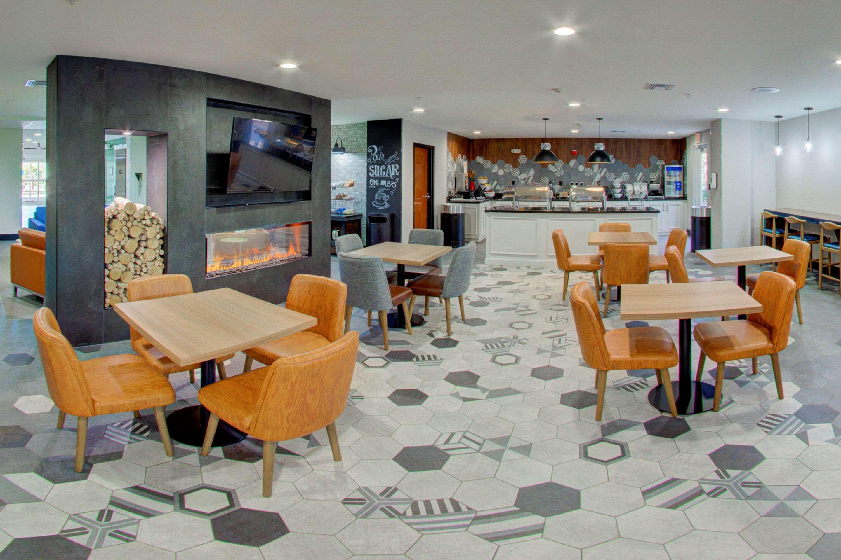 Comfort Suites Newport News Airport Exteriör bild