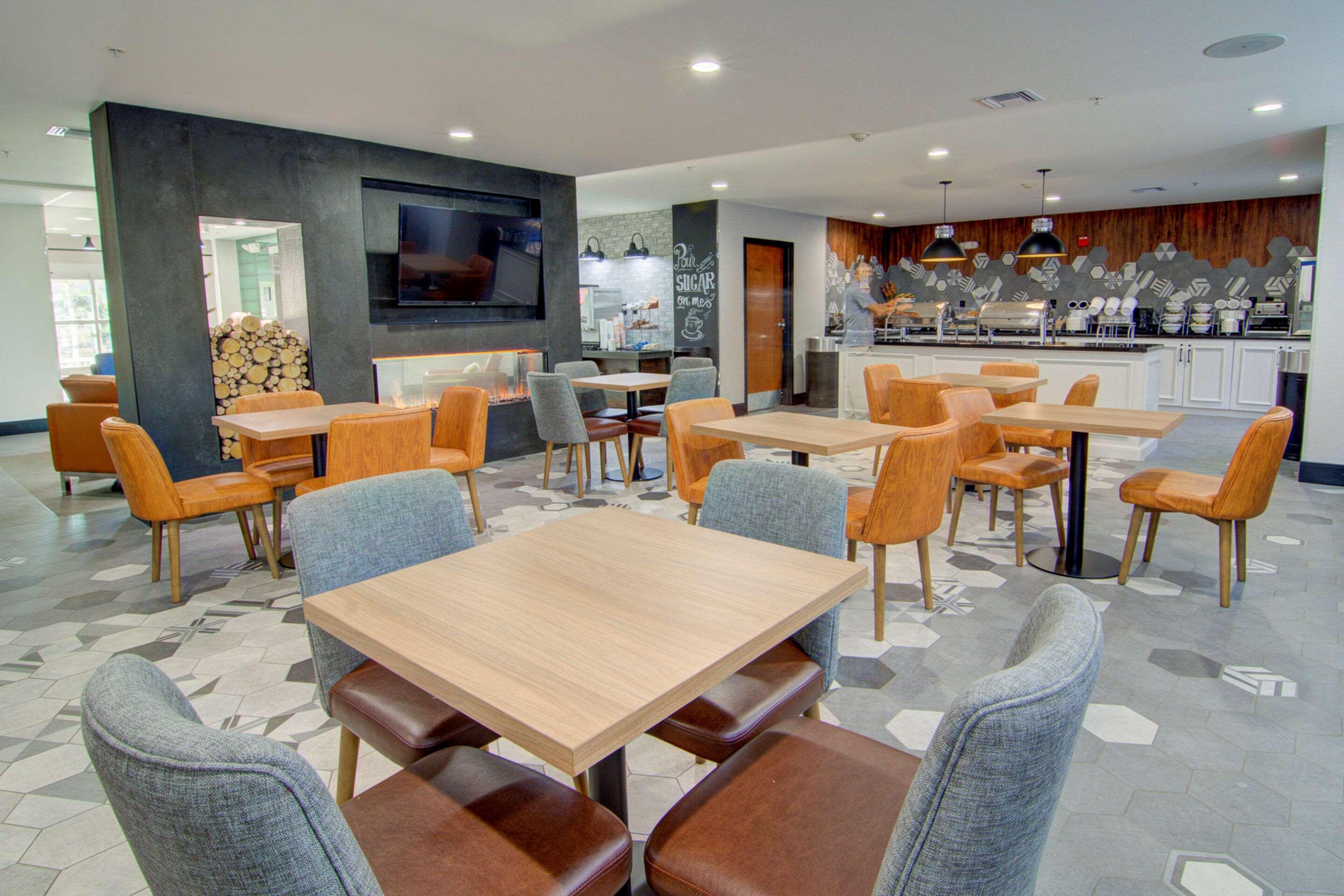 Comfort Suites Newport News Airport Exteriör bild
