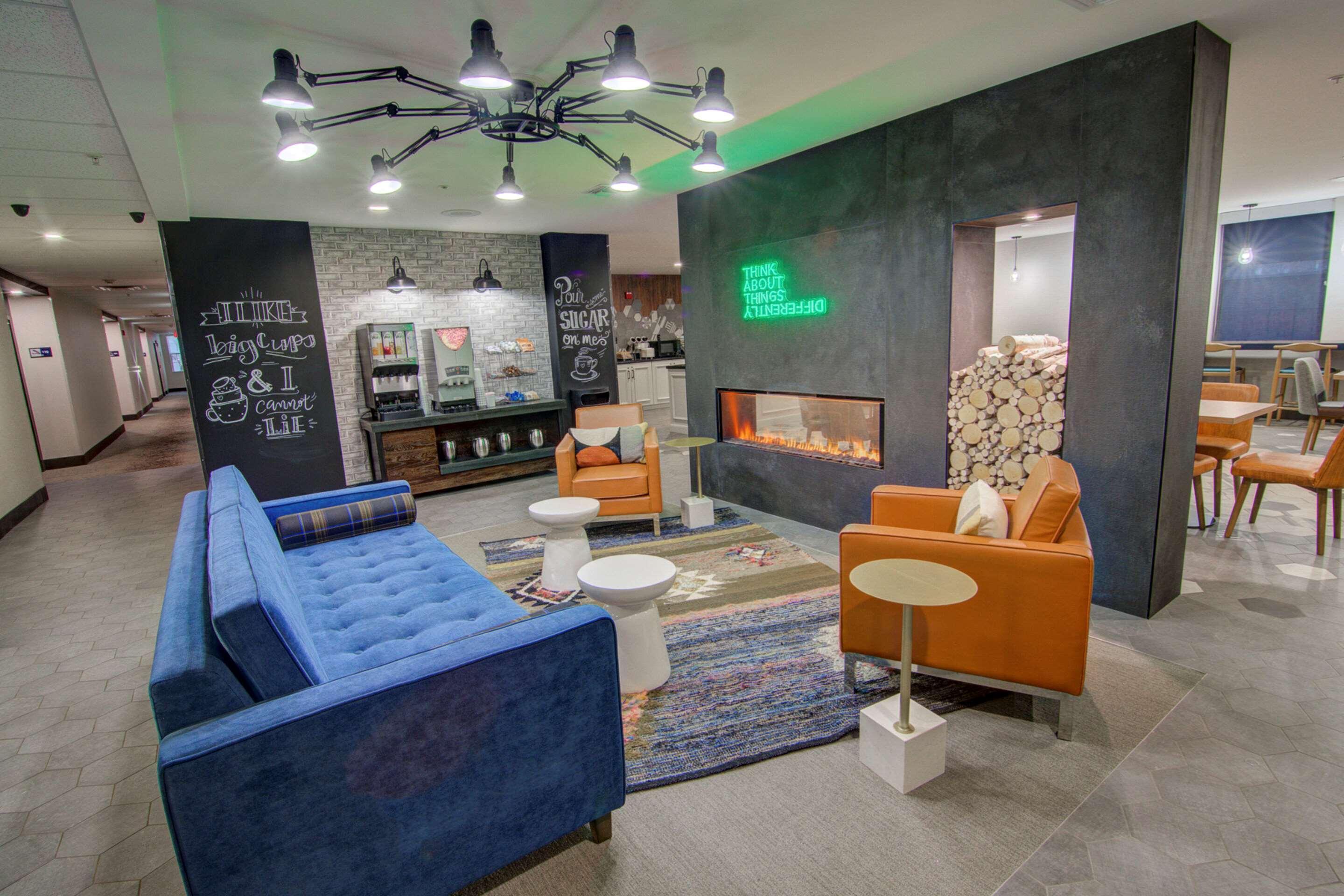 Comfort Suites Newport News Airport Exteriör bild