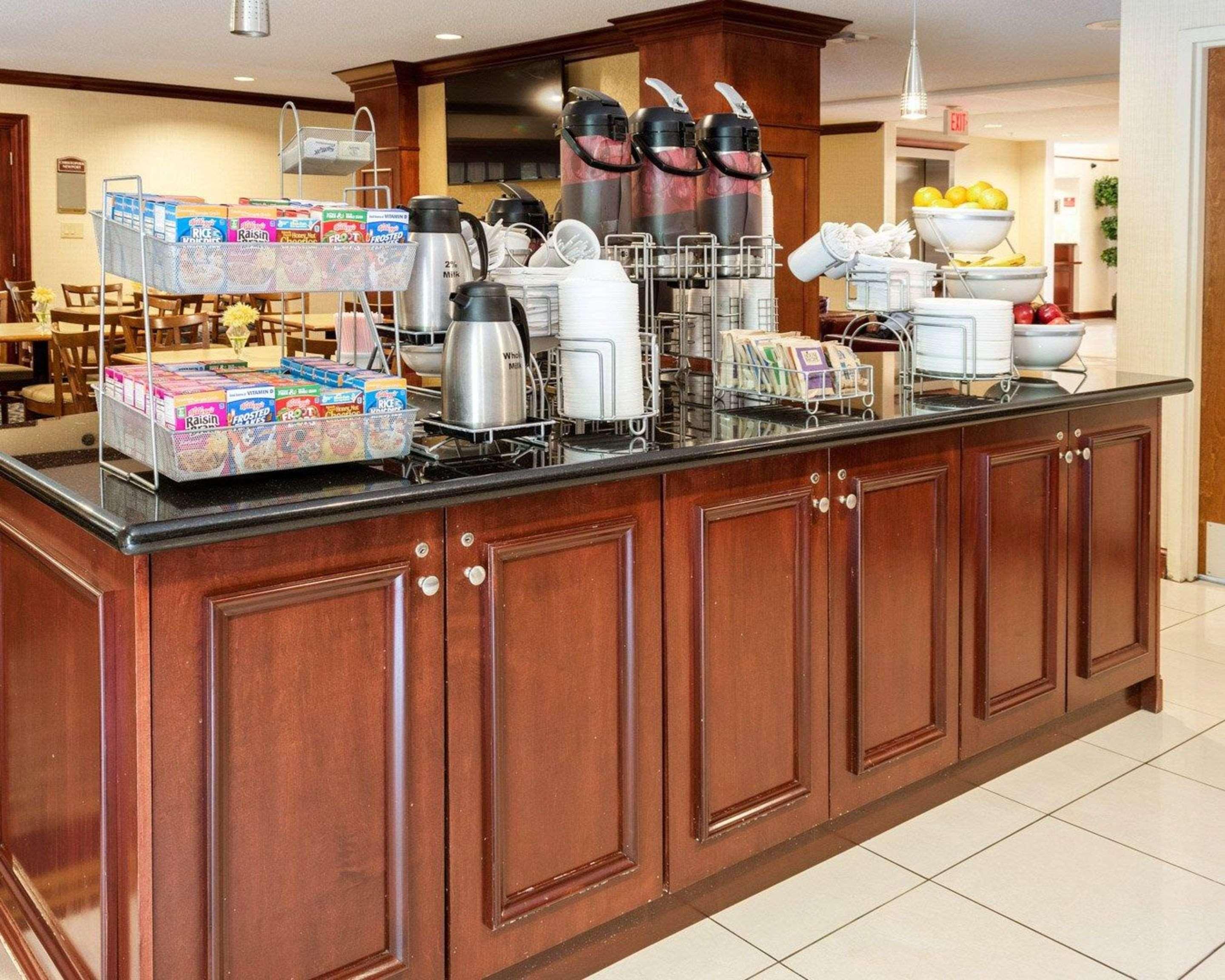 Comfort Suites Newport News Airport Exteriör bild