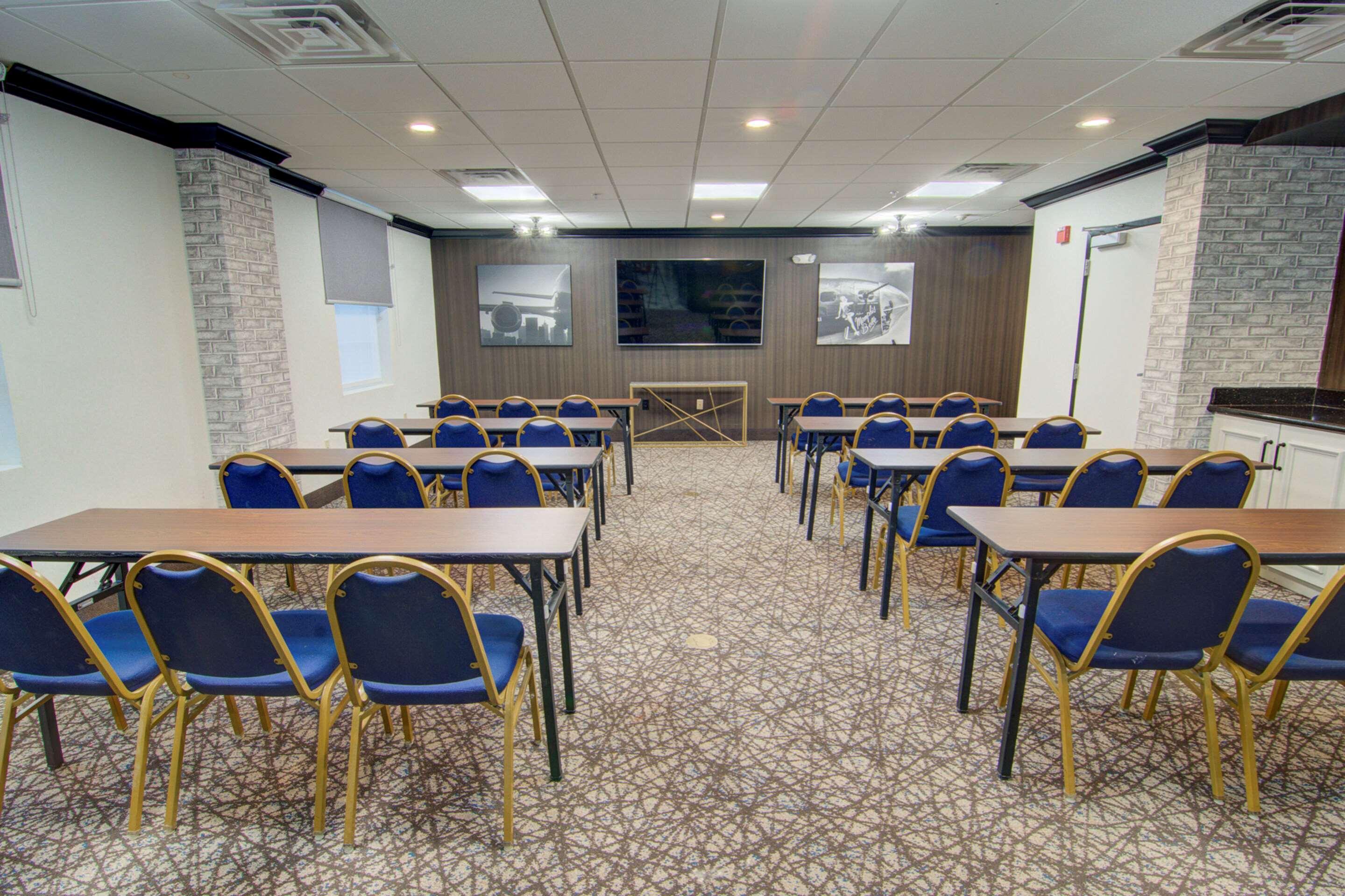 Comfort Suites Newport News Airport Exteriör bild