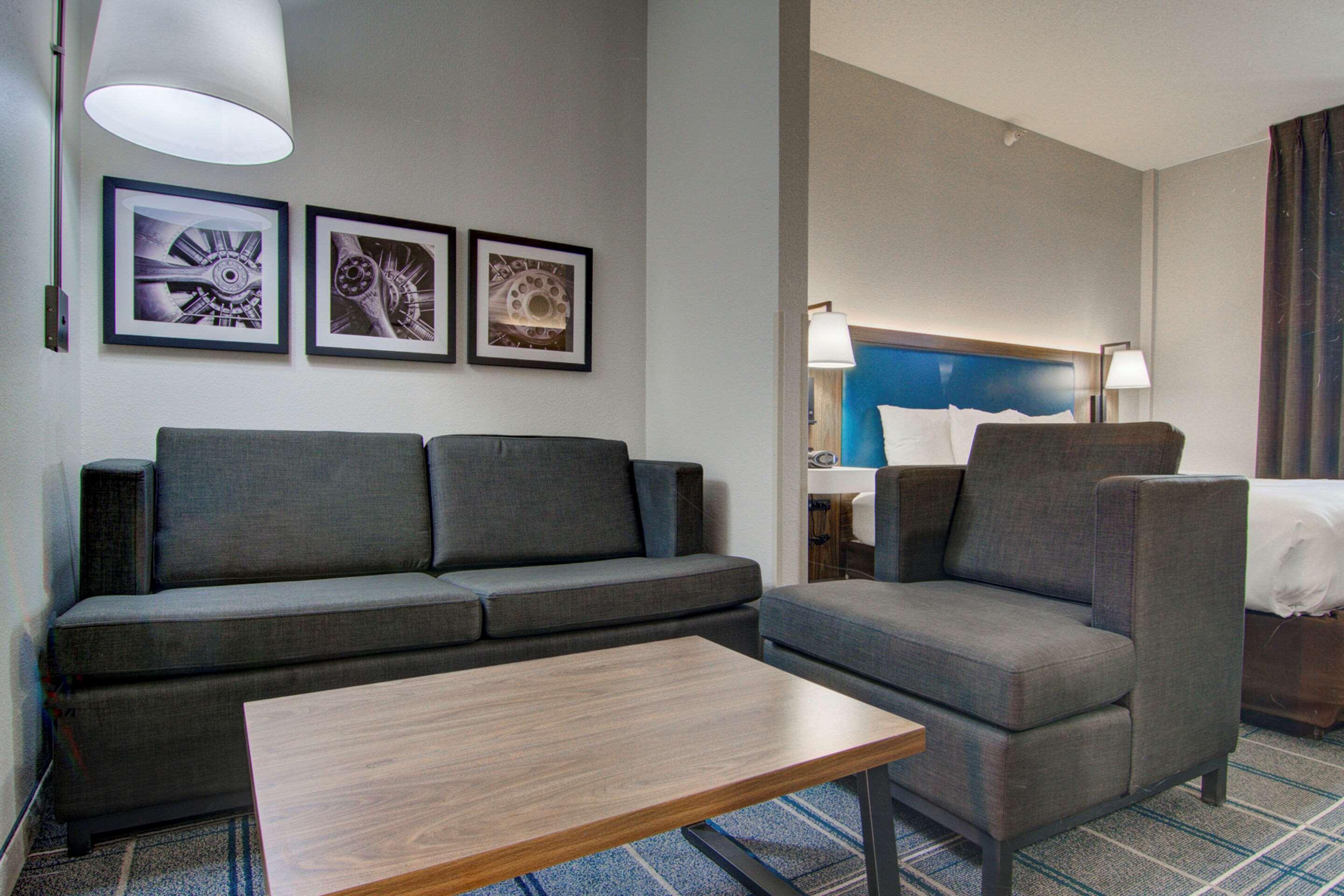 Comfort Suites Newport News Airport Exteriör bild