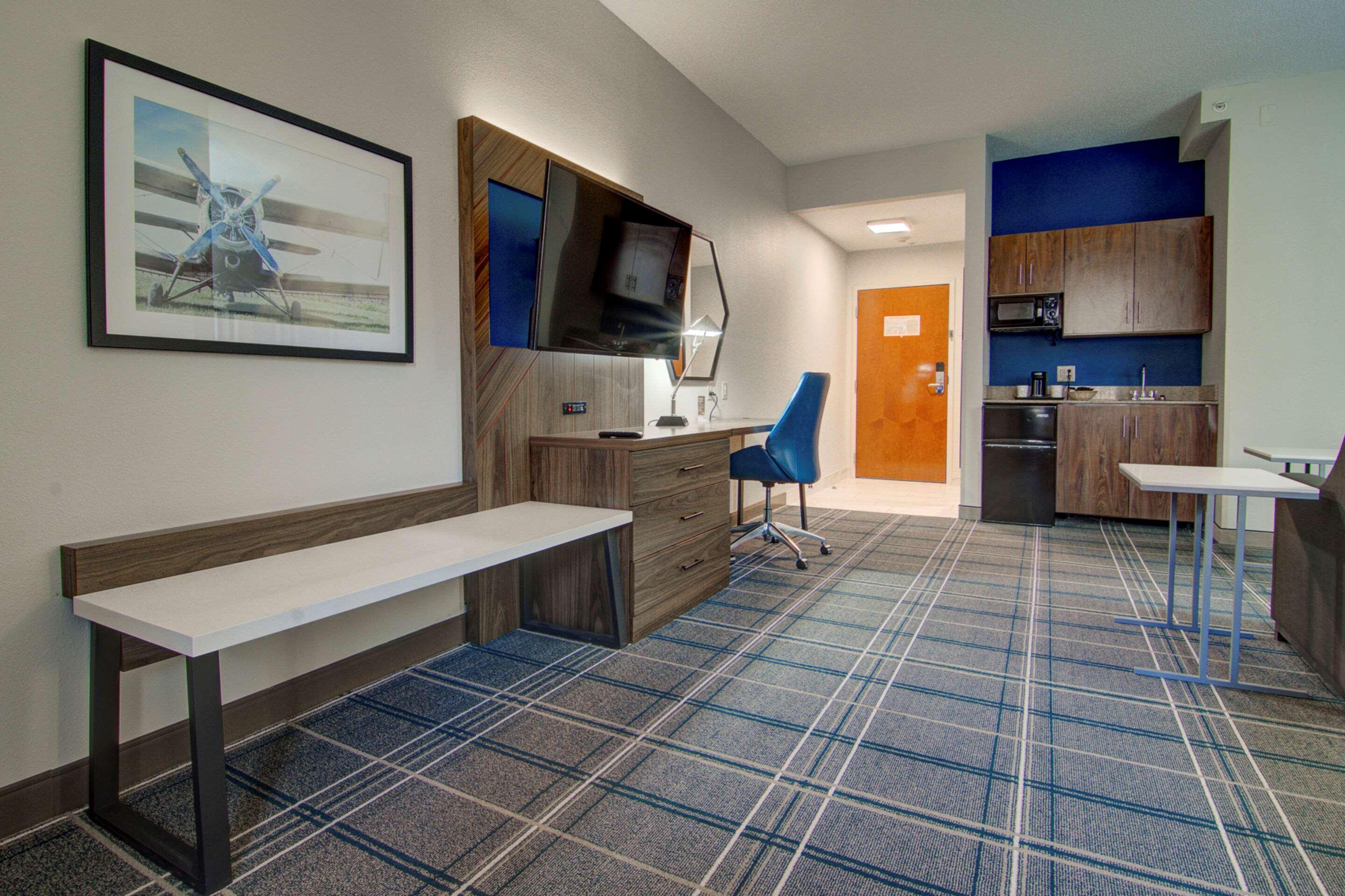 Comfort Suites Newport News Airport Exteriör bild