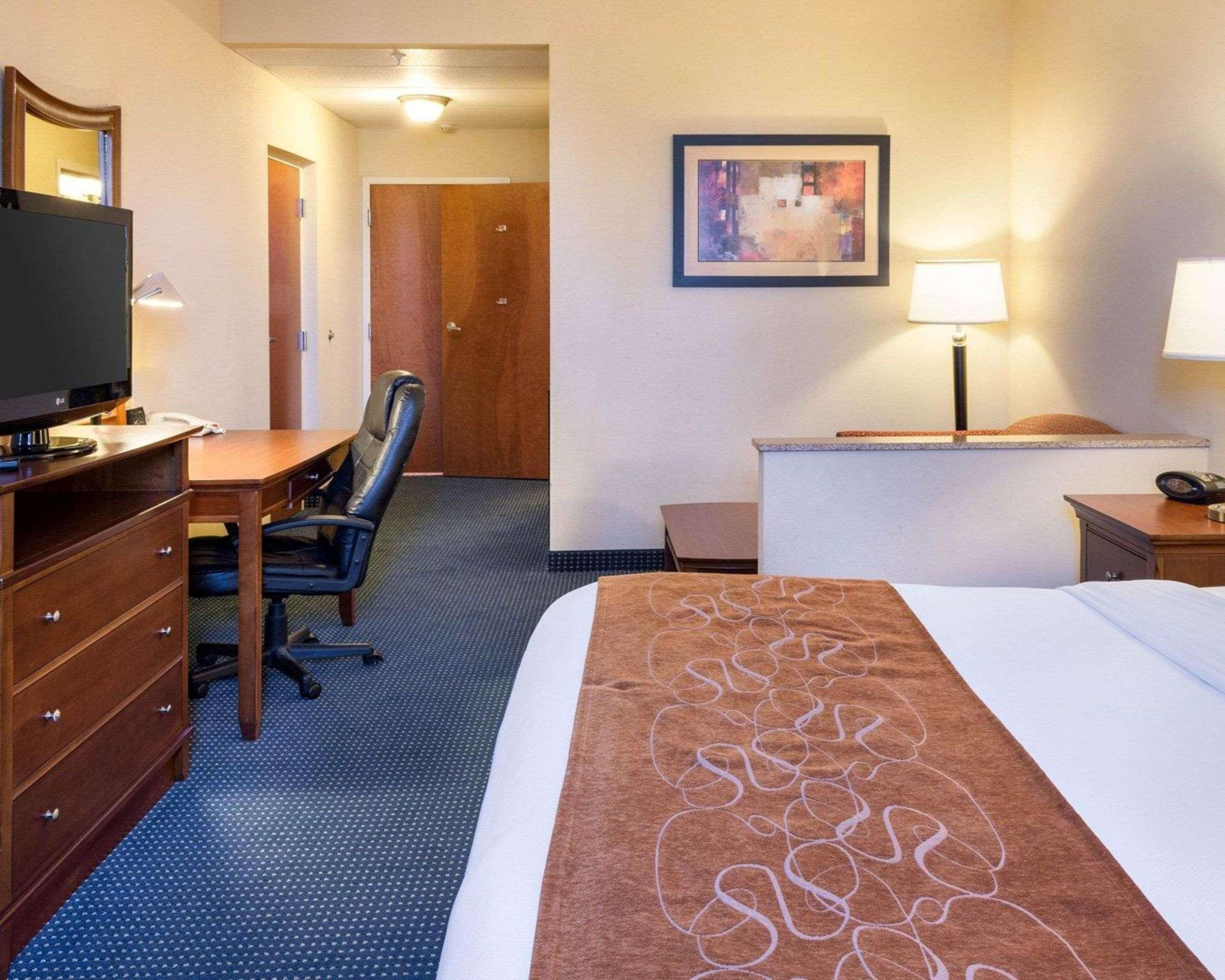 Comfort Suites Newport News Airport Exteriör bild