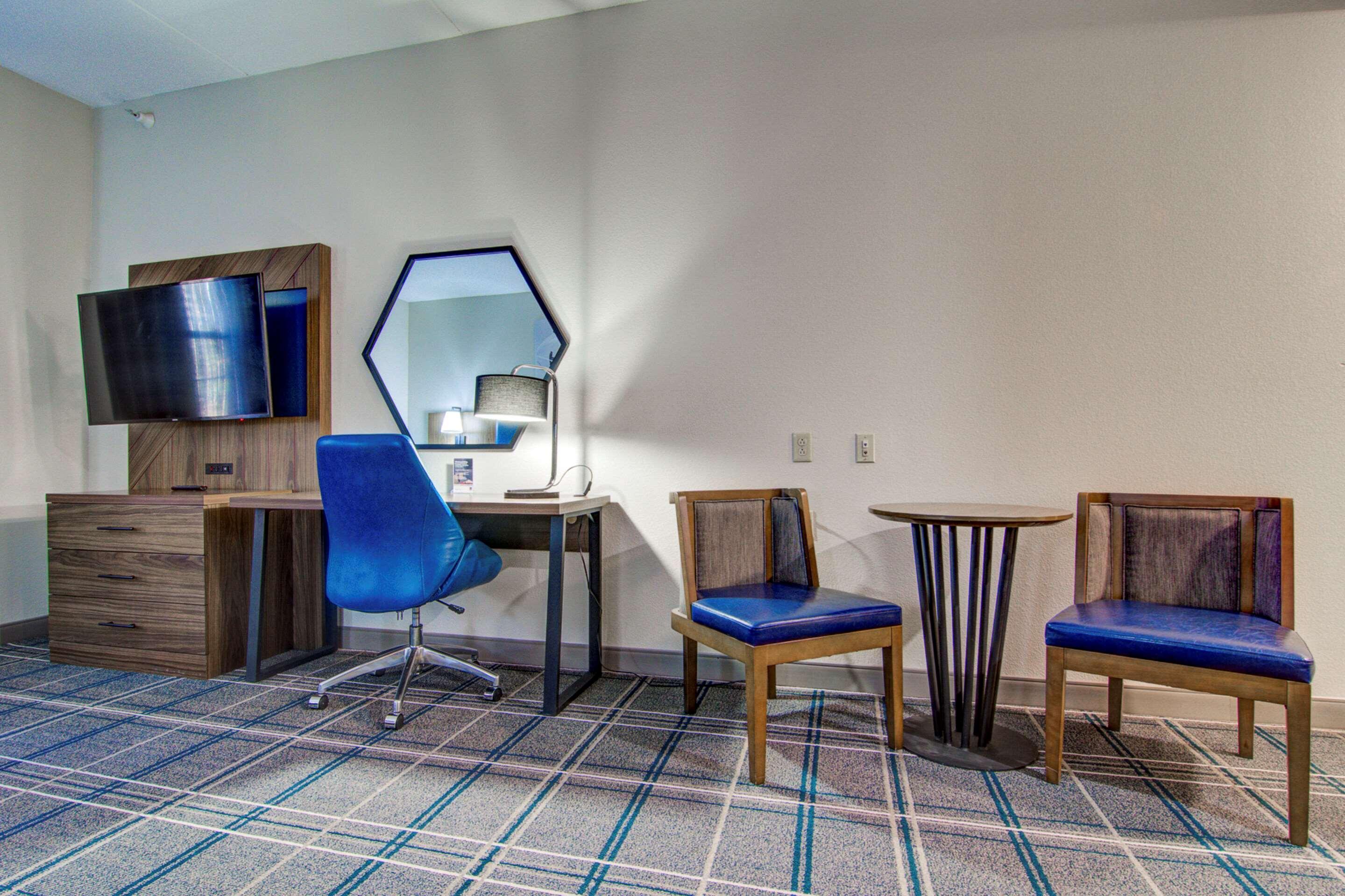 Comfort Suites Newport News Airport Exteriör bild