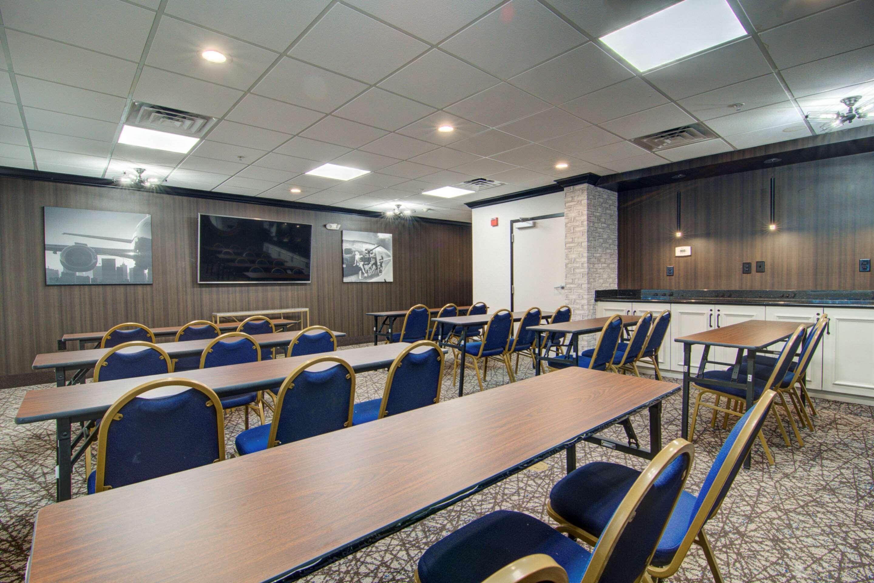 Comfort Suites Newport News Airport Exteriör bild