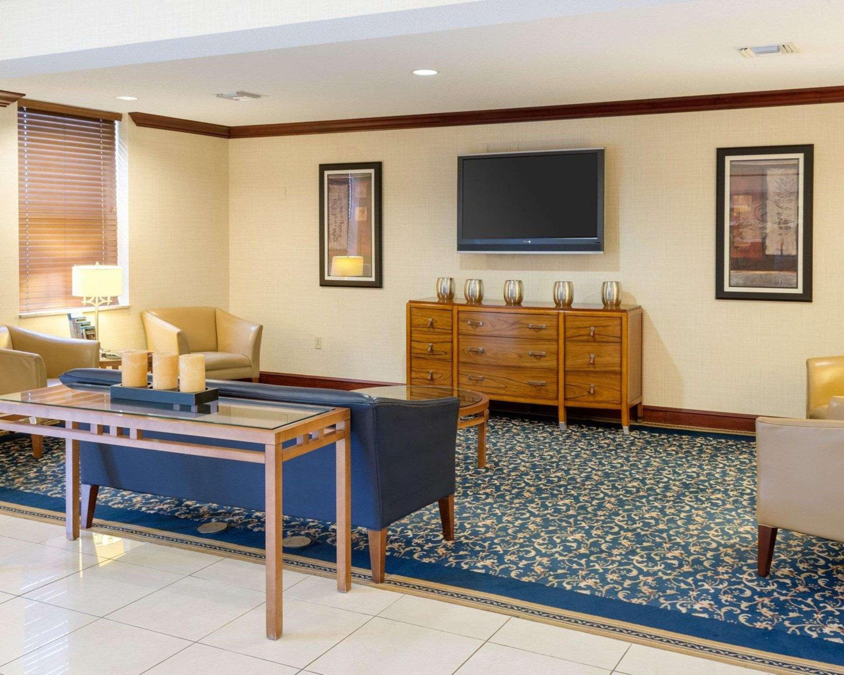 Comfort Suites Newport News Airport Exteriör bild