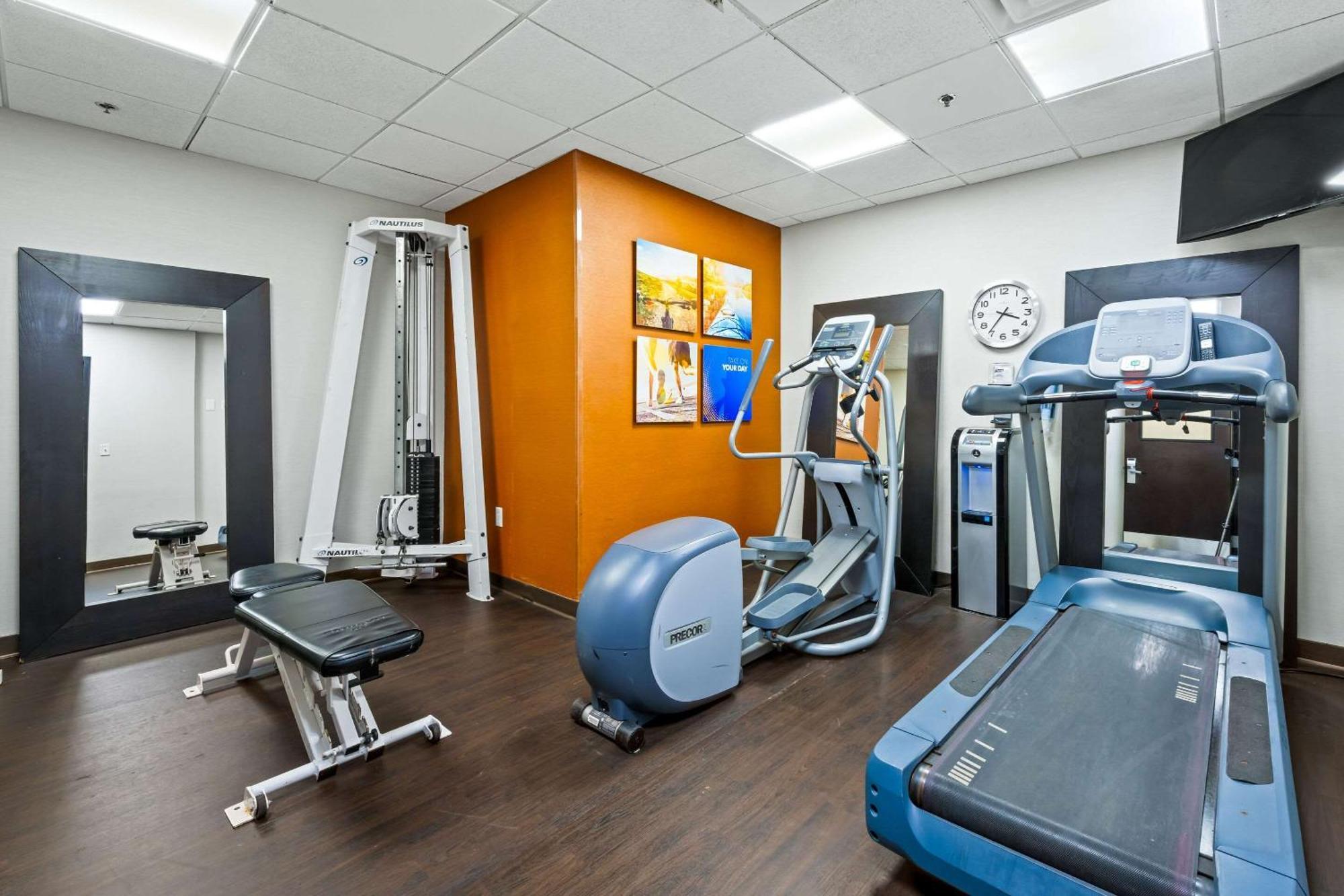 Comfort Suites Newport News Airport Exteriör bild